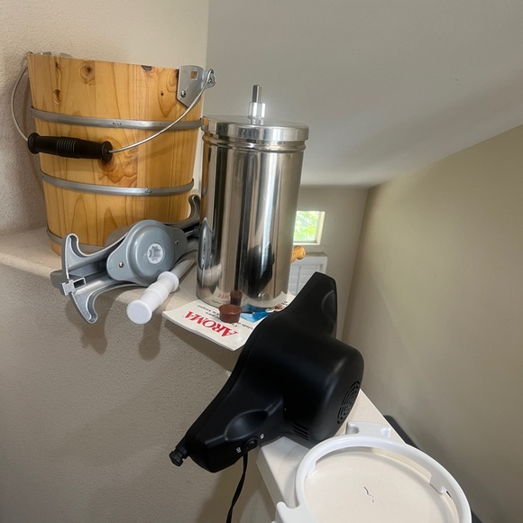 Aroma‎ ice cream maker model AIC-305EM 5 Quart - Picture 4 of 16